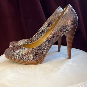 Nine West Snakeskin Platform Pump Size 7.5